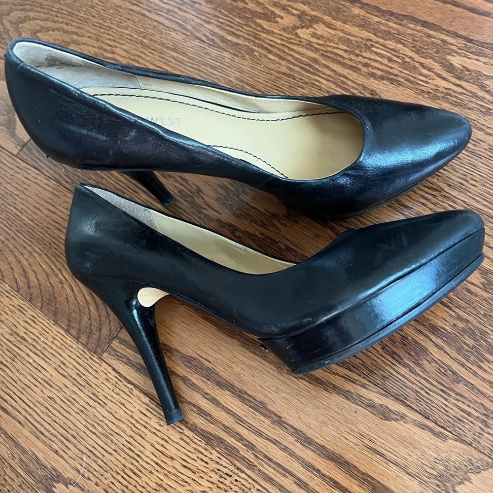 Elegant Black High Heels - Picture 3 of 5